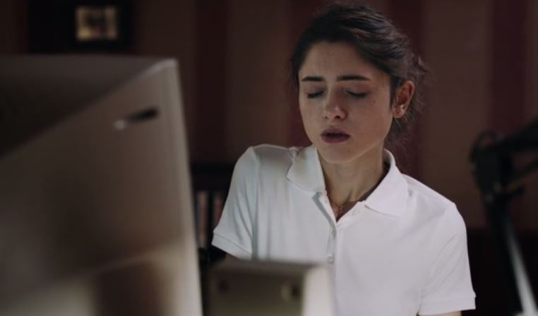 Stranger Things actress Natalia Dyer masturbating playing with her pussy